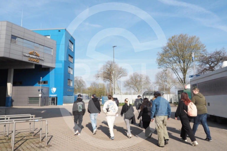 Azubis bei TRIPLE S erleben beim VfL Bochum spannende Einblicke in die Arbeitswelt. Jetzt mehr zur Ausbildung in Bochum erfahren. Kopie Azubis beim VfL Bochum
