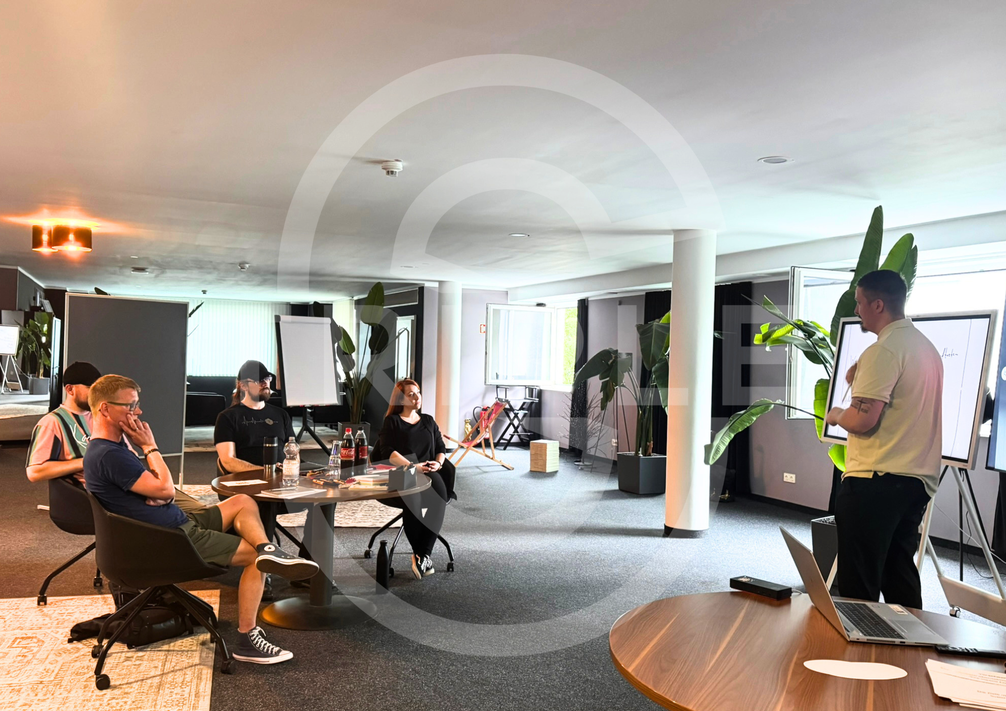 Unser Inhouse-Trainer gibt eine Schulung