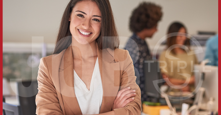 Sales Coach mit Fundraising-Erfahrung arbeitet mit Team an Vertriebstraining und Weiterentwicklung